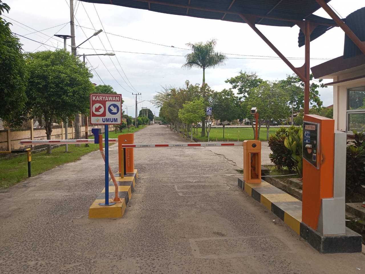 PARKING GATE SYSTEM RSUD OKU TIMUR