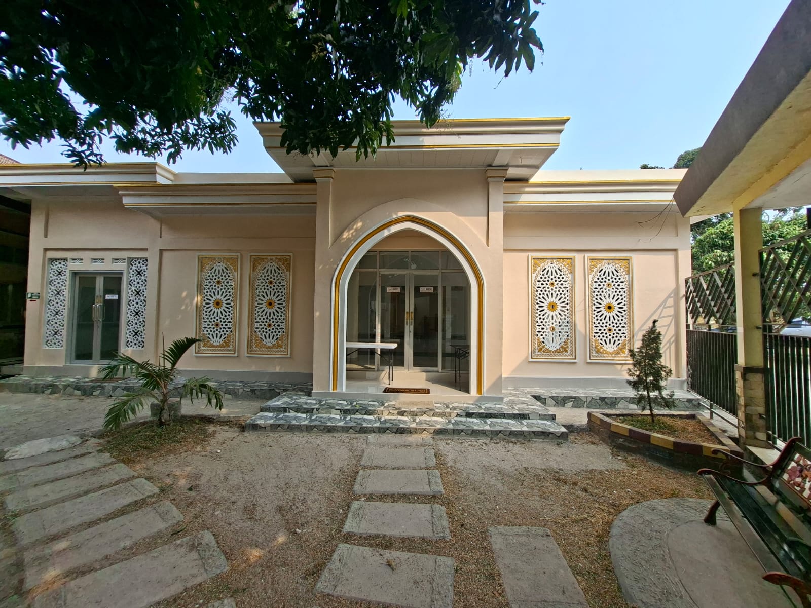 MASJID IBNU SHINA RSUD OKU TIMUR